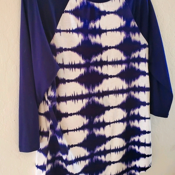 LuLaRoe Tops - LulaRoe " Sound Waves"  Tee